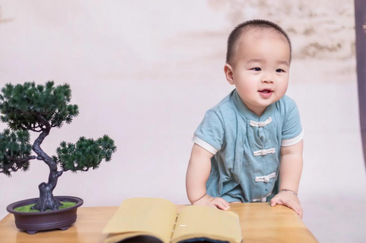 博尔塔拉宝宝脸上小白点